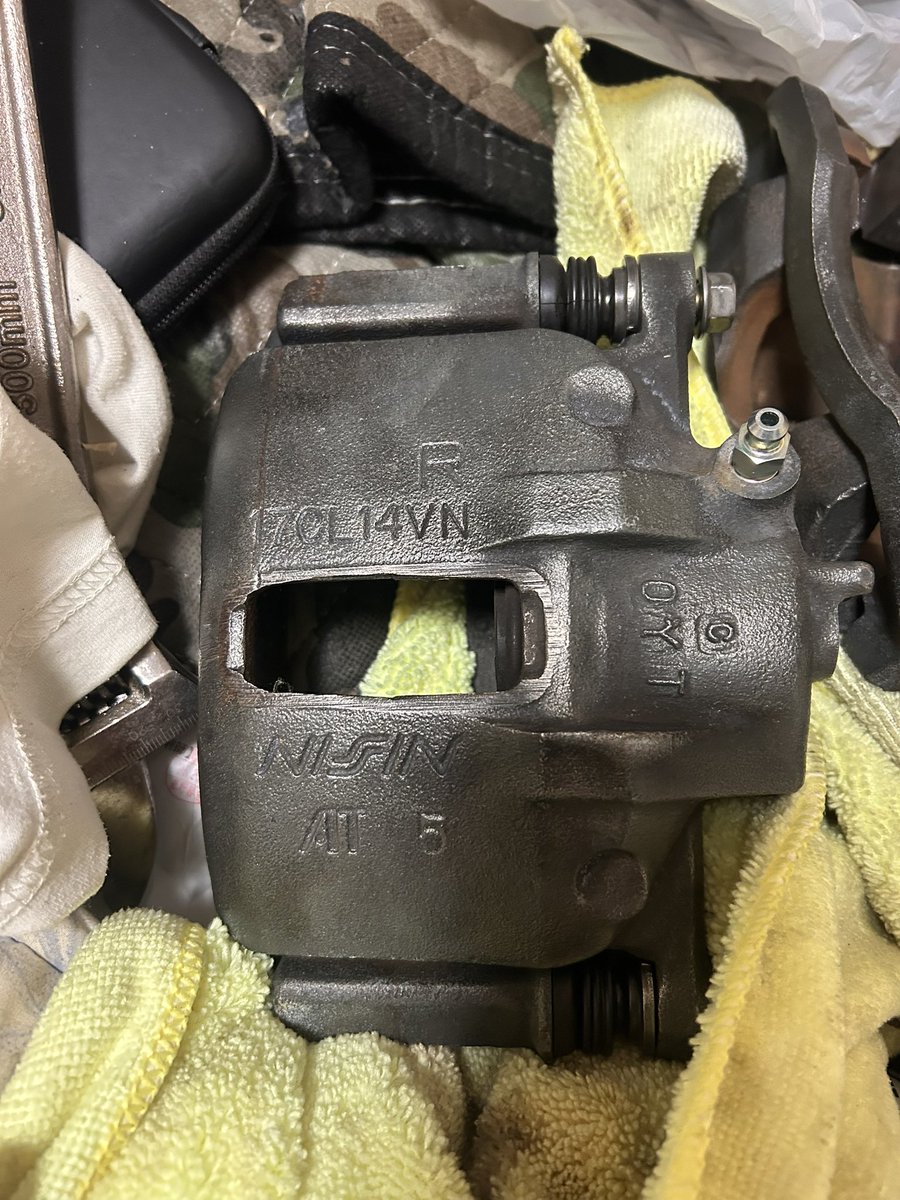 CB250F_5TY_EG6's tweet photo. 急募

DC2-96のキャリパーや思てたらまさかのEF8ぽい!!

しかもパッドスプリング、リテーナー共に部品着いてない💦

純正品番分かる方もしくはお持ちの方居ませんでしょうか？？ https://t.co/5LQYrjaOD1