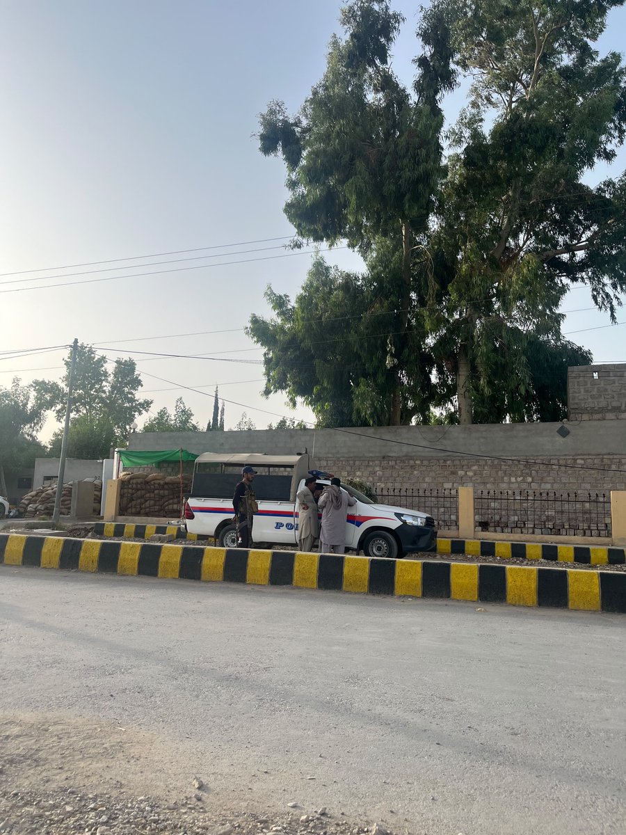 StudentsofKzdr's tweet photo. First they took away our libraries; now they try to terrorize us.
#SaveDigitalLibraryKhuzdar
#KeepDigitalLibraryOpen
#standwithdigitallibrarykhuzdar https://t.co/sx70PW4aVN