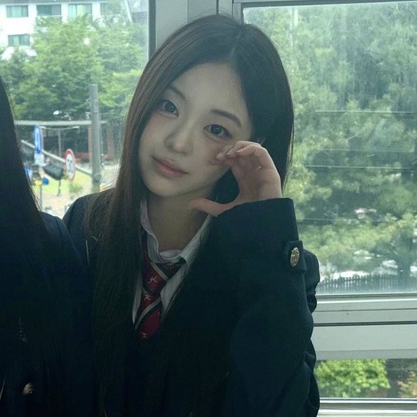 Hanbyecol's tweet photo. Look who’s there! 👀 https://t.co/3rpqxNDgJ5