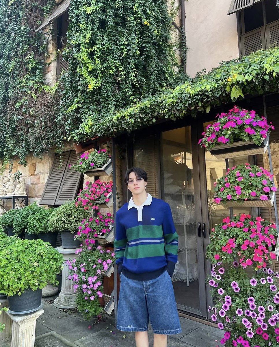 184180cm's tweet photo. นานิตัดผมแล้วมาถ่ายรูปไวบ์แบบนี้อีก มีคนตราย เชื่อป้า https://t.co/GpkJrKEy7I