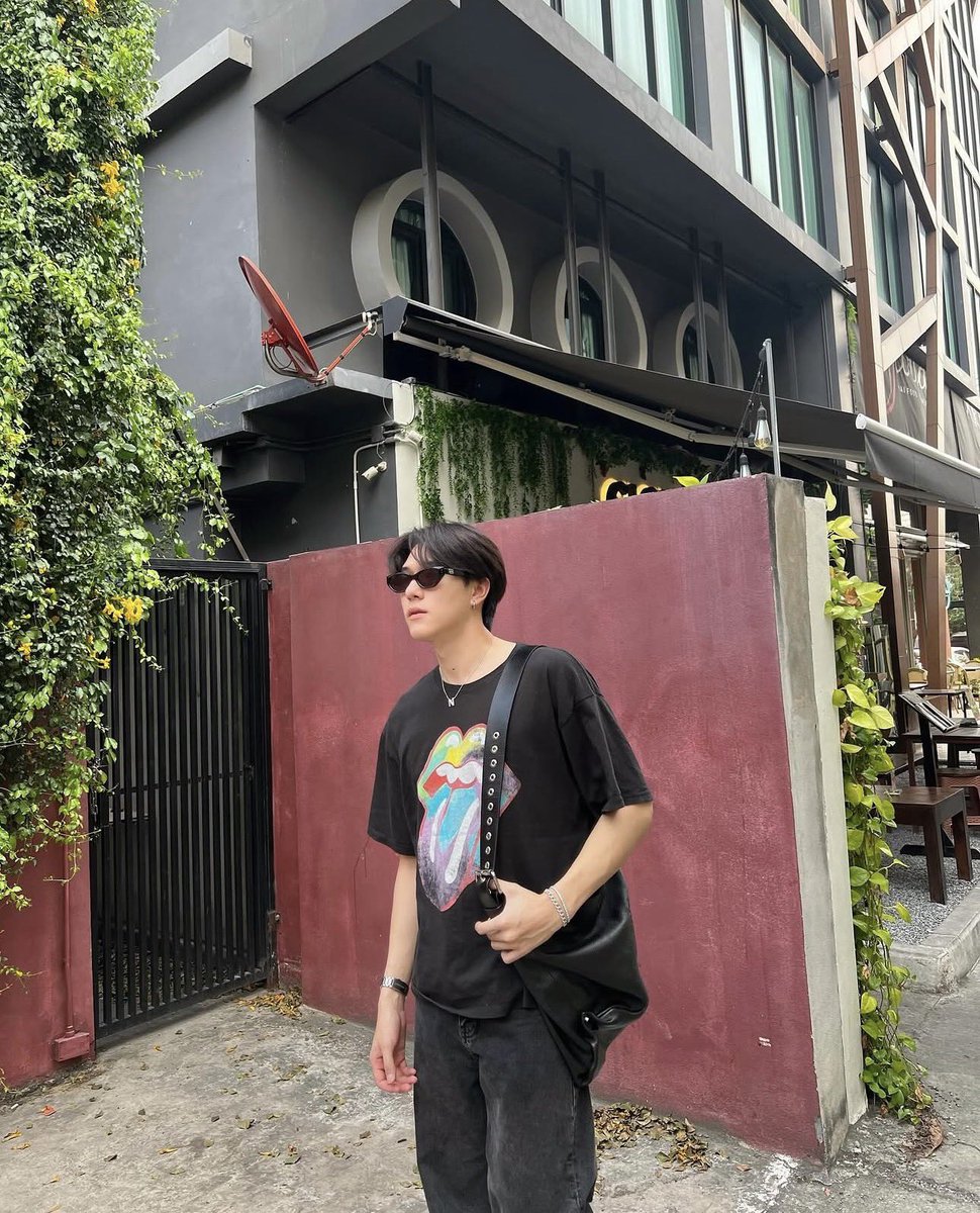 184180cm's tweet photo. นานิตัดผมแล้วมาถ่ายรูปไวบ์แบบนี้อีก มีคนตราย เชื่อป้า https://t.co/GpkJrKEy7I