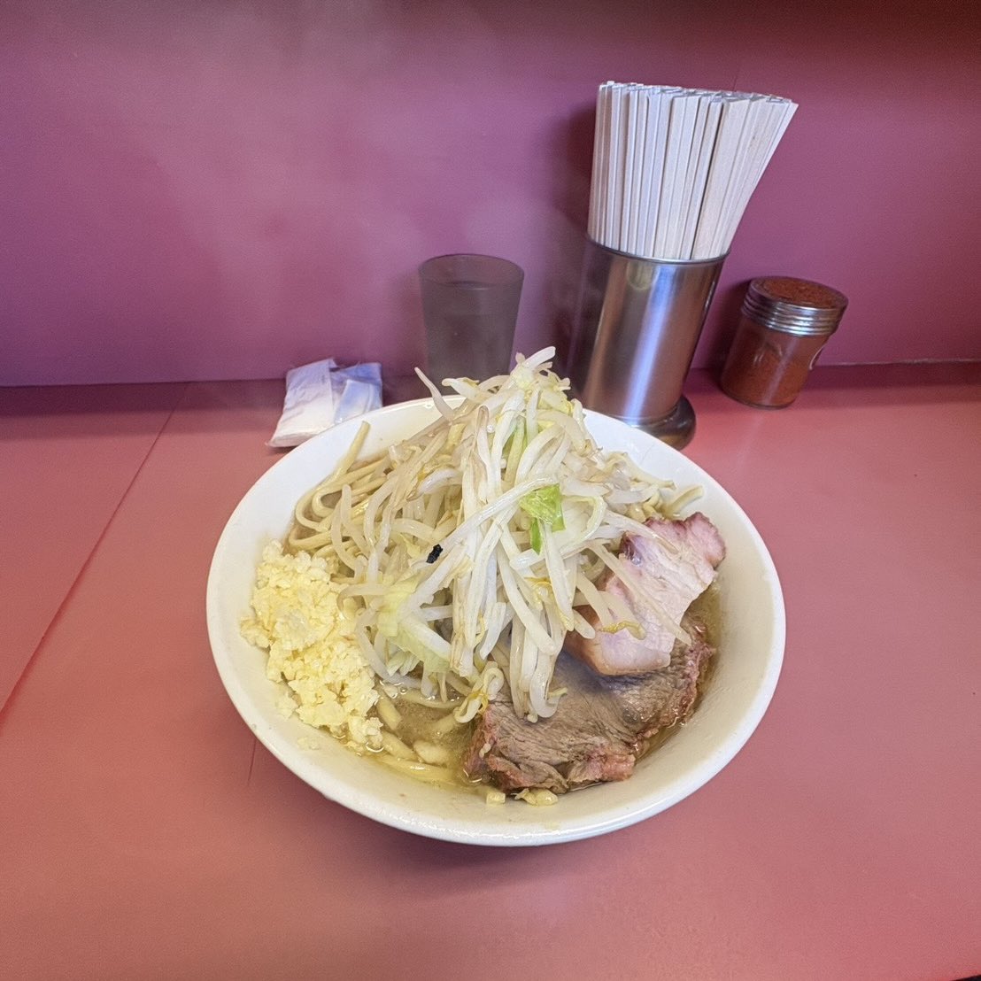 TakaTfg's tweet photo. 今日はひば二郎してきた。
自分好みの神肉だったなぁ。
野菜少なめにしたけど、小ブタにすればよかった。
そして恒例の腸内洗浄中です。いつもより半日早いってことで、内臓の衰えを感じる。 https://t.co/jUeLnJdez3