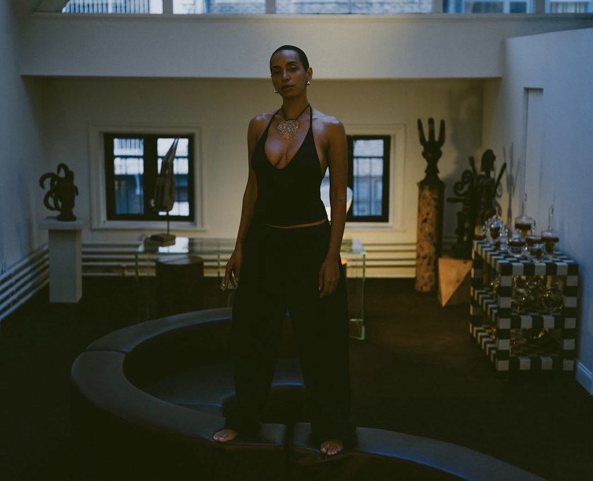 solangehourly's tweet photo. Solange for PIN-UP https://t.co/Yt8zuYsM24
