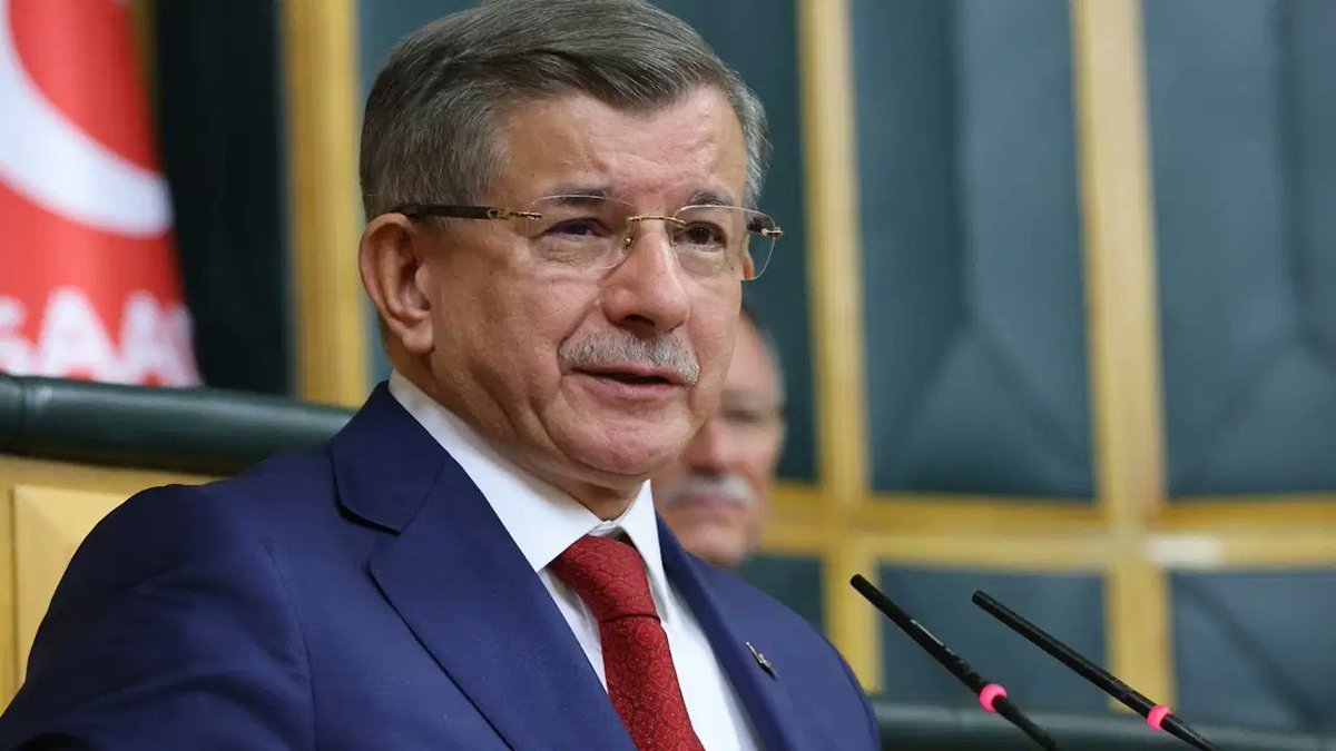 hilalkoylu's tweet photo. Öyle ya da böyle bir devrin sonu !
Davutoğlu'nun siyaseti bırakması ve Gelecek Partisi'ni kapatması bekleniyor. 
Gelecek Partili Sema Silkin Ün'le konuştum, "son dakika" koduyla partiye çağrıldıklarını söyledi. 
Gelecek'in mecliste 4 vekili var. 
Gelecek-Saadet-DEVA'nın oluşturduğu Yeni Yol grubunun düşmemesi için formül aranıyor ama...zor...