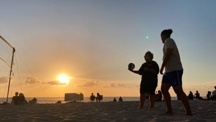 Cursed_Lp's tweet photo. Le beach volley c’est en pétard les gars https://t.co/oL1WpgL8LQ