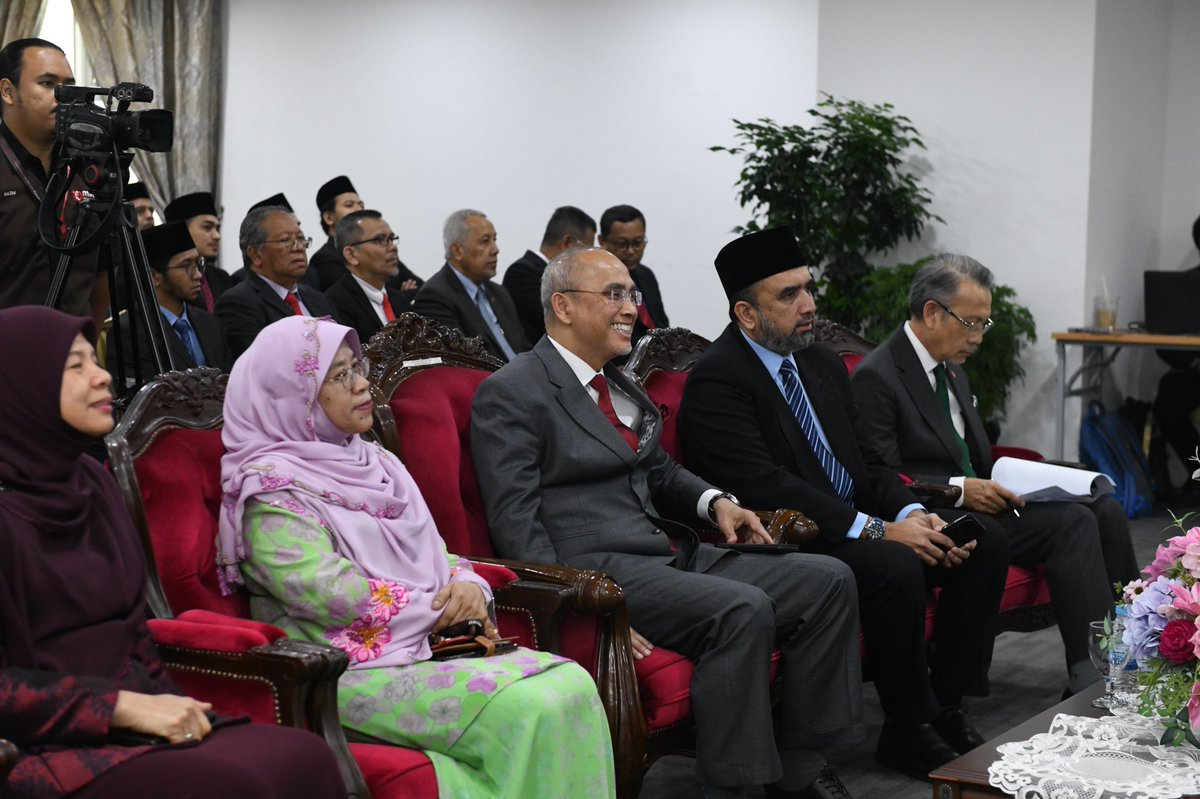 MohdShukriYajid's tweet photo. Delighted to officiate the @sbiyayasanmsu Excellence, Ihsan and Advancement Awards (EIHSAN) 2026, celebrating a meaningful occasion that recognises excellence, dedication and positive contributions across the school community. Tahniah! @YayasanMSU https://t.co/sUvBytlb3o