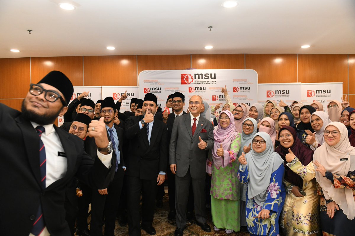 MohdShukriYajid's tweet photo. Delighted to officiate the @sbiyayasanmsu Excellence, Ihsan and Advancement Awards (EIHSAN) 2026, celebrating a meaningful occasion that recognises excellence, dedication and positive contributions across the school community. Tahniah! @YayasanMSU https://t.co/sUvBytlb3o