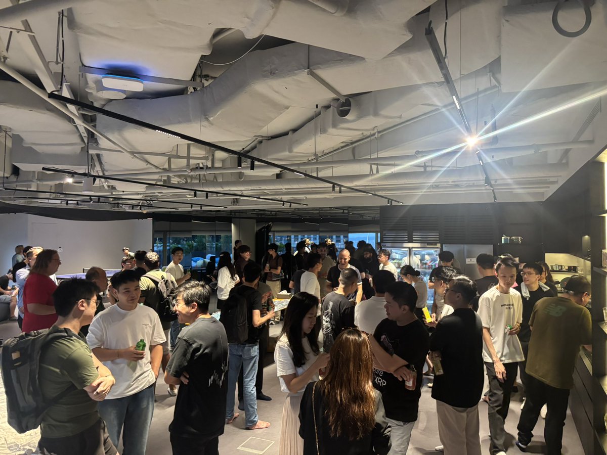 SuperteamSG's tweet photo. SG Trader and Builder Mixer was full house :) I guess we should plan another one soon  🙌 

Thank you for coming everyone and  @MeteoraAG @pacifica_fi for cohosting https://t.co/cWrP0y55Y6