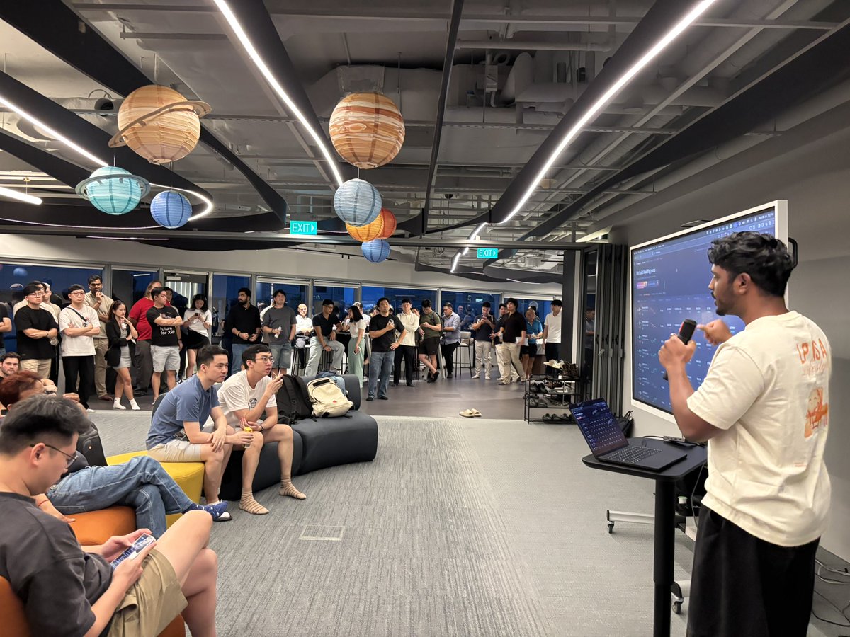 SuperteamSG's tweet photo. SG Trader and Builder Mixer was full house :) I guess we should plan another one soon  🙌 

Thank you for coming everyone and  @MeteoraAG @pacifica_fi for cohosting https://t.co/cWrP0y55Y6