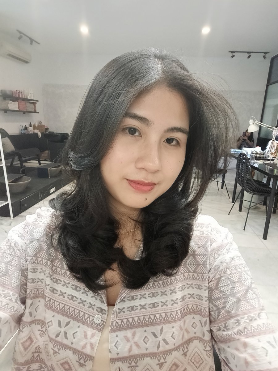 V_Jesslyn's tweet photo. neeeeew hair 🙂‍↕️💁🏻‍♀️ https://t.co/mZPWRLDh49