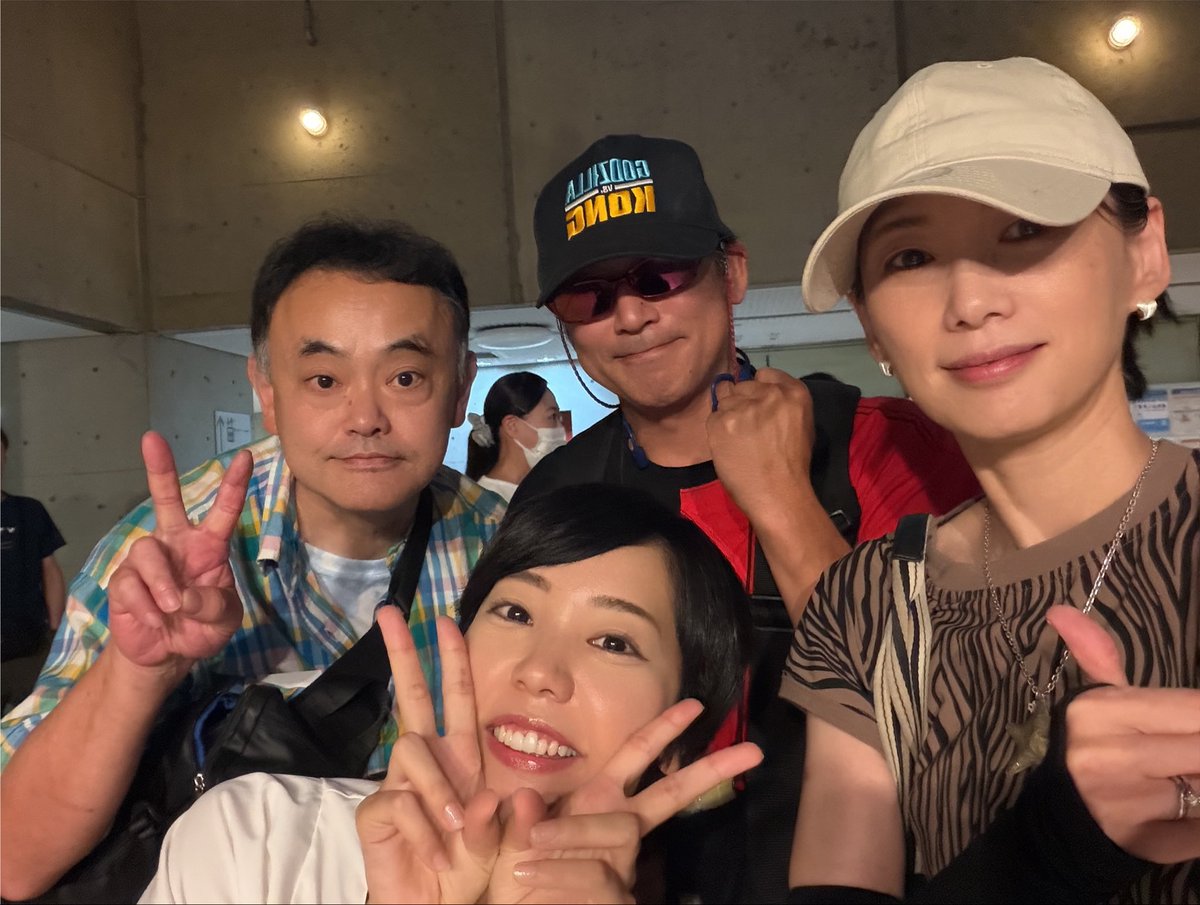 Hakka62749202's tweet photo. 下北沢B1で岩本未来ちゃん出演の舞台『#幸せの方程式』を観劇。こちらエアーではなくて舞台上で本格生演奏。ミクティも器用にドラムをこなしていて、お芝居自体も楽しいのに倍得🉐な気分⤴︎本日初日。8/3(月)まで。流石のA.R.Pさん。是非とも。 https://t.co/m6F9ILcy6Q