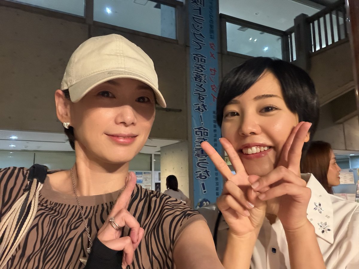 Hakka62749202's tweet photo. 下北沢B1で岩本未来ちゃん出演の舞台『#幸せの方程式』を観劇。こちらエアーではなくて舞台上で本格生演奏。ミクティも器用にドラムをこなしていて、お芝居自体も楽しいのに倍得🉐な気分⤴︎本日初日。8/3(月)まで。流石のA.R.Pさん。是非とも。 https://t.co/m6F9ILcy6Q