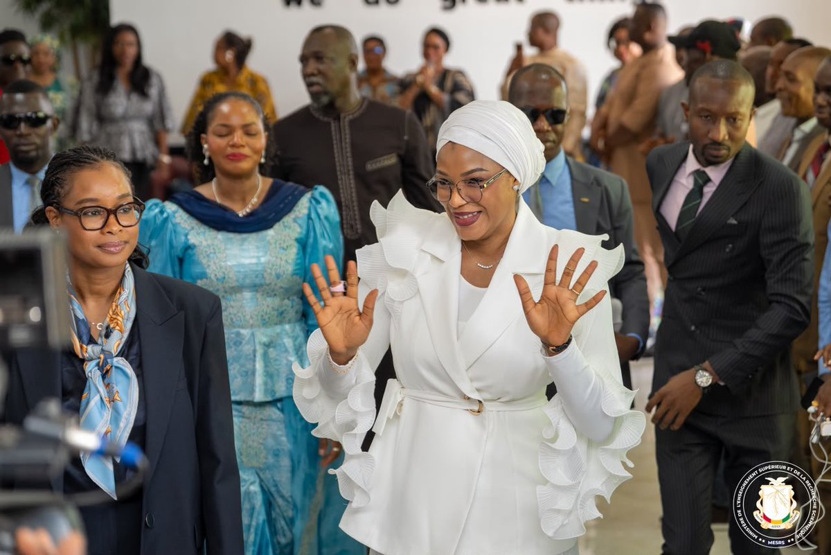 sidibe_diaka's tweet photo. 𝗠𝗘𝗦𝗥𝗦 🇬🇳 | 𝗟𝗲𝘀 𝗼𝗳𝗳𝗶𝗰𝗶𝗲𝗹𝘀 𝘀𝗼𝗻𝘁 𝗮𝗿𝗿𝗶𝘃𝗲́𝘀 𝗮𝘂 𝗠𝗶𝗻𝗶𝘀𝘁𝗲̀𝗿𝗲 𝗱𝗲 𝗹’𝗘𝗻𝘀𝗲𝗶𝗴𝗻𝗲𝗺𝗲𝗻𝘁 𝗦𝘂𝗽𝗲́𝗿𝗶𝗲𝘂𝗿 𝗲𝘁 𝗱𝗲 𝗹𝗮 𝗥𝗲𝗰𝗵𝗲𝗿𝗰𝗵𝗲 𝗦𝗰𝗶𝗲𝗻𝘁𝗶𝗳𝗶𝗾𝘂𝗲

L’arrivée des officiels à l’occasion de la cérémonie de passation à la tête du Ministère de l’Enseignement Supérieur et de la Recherche Scientifique.

Nous vous reviendrons pour plus d’informations !

#mesrs2026