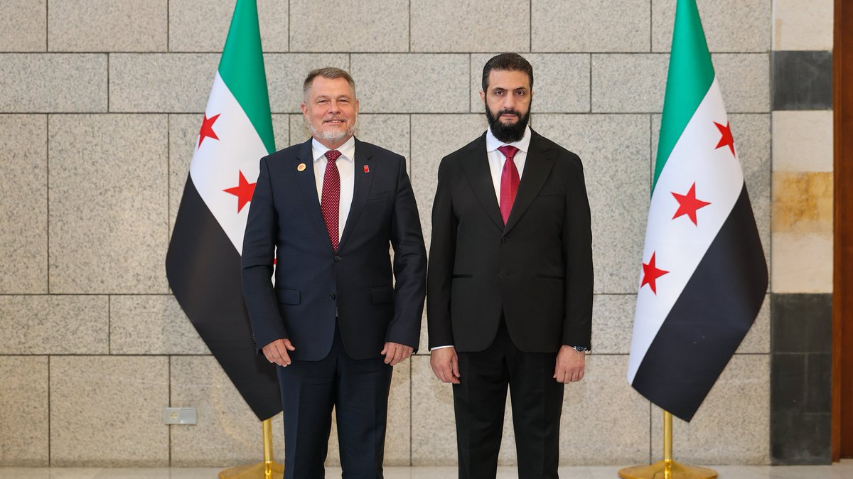 SyPresidency's tweet photo. تقبّل السيد الرئيس أحمد الشرع اليوم أوراق اعتماد سعادة السفير فيتسلاف بيفونكا، سفير الجمهورية التشيكية لدى الجمهورية العربية السورية، خلال مراسم رسمية أُقيمت في قصر الشعب بدمشق، بحضور وزير الخارجية والمغتربين أسعد الشيباني.

#رئاسة_الجمهورية_العربية_السورية https://t.co/AsX41DqAx1