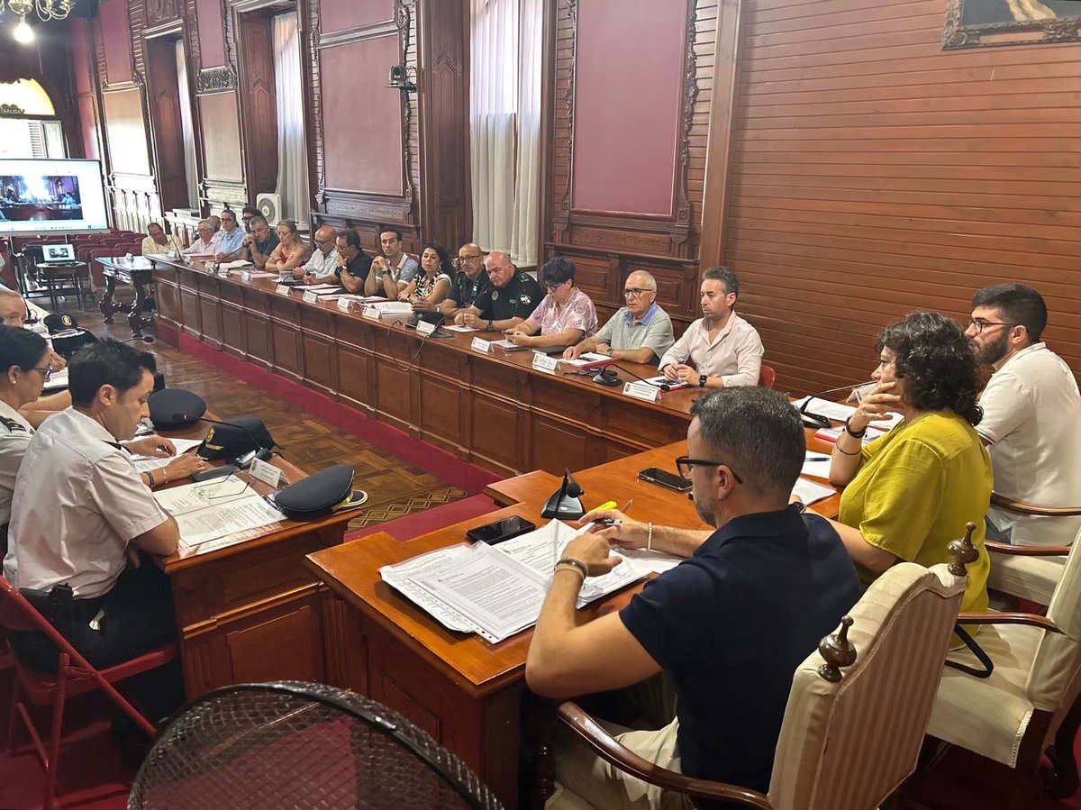 AytoSanlucar's tweet photo. ✅APROBADO EL DISPOSITIVO ESPECIAL DE SEGURIDAD PARA LAS CARRERAS DE CABALLOS

📝La alcaldesa preside la reunión de la Junta Local de Seguridad en el Palacio Municipal

#Sanlúcar #CiudadAmable #Carreras2026        

https://t.co/Phoa3jOwdY https://t.co/wUNnIkLfzx