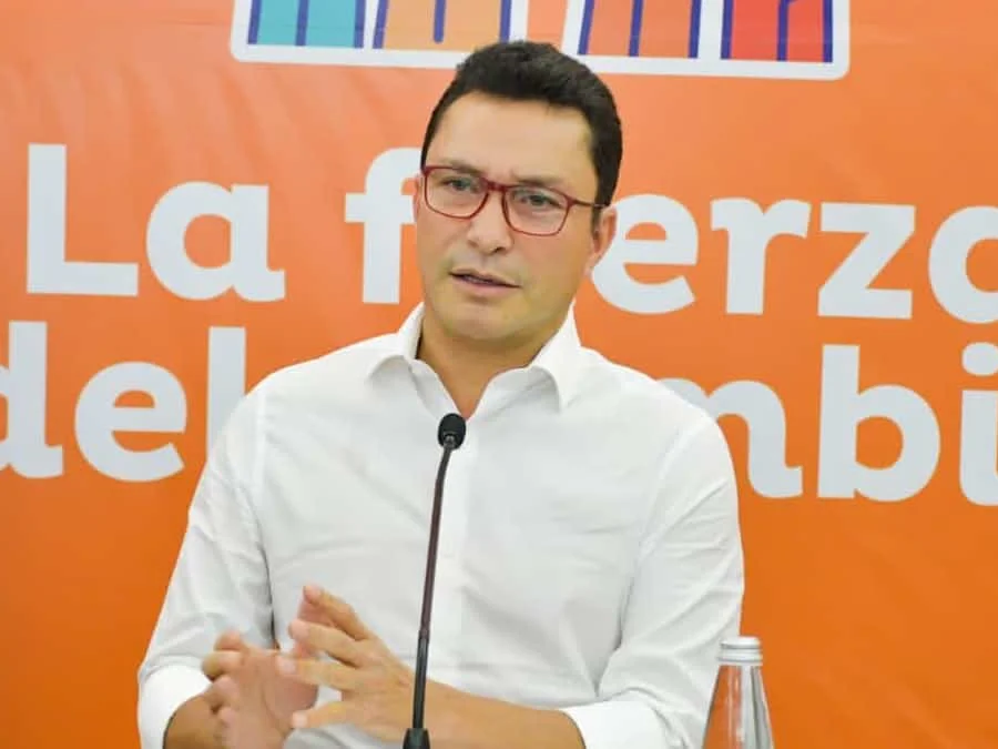 NoticiasRCN's tweet photo. #ATENCIÓN 🚨 | Una juez condenó al exgobernador de Magdalena y excandidato presidencial Carlos Caicedo por las irregularidades cometidas contra el sistema de salud cuando fue alcalde de Santa Marta. La Fiscalía pidió que no se le conceda ningún beneficio al tratarse de delitos graves contra la administración pública.

Más información en https://t.co/KNJj5M0ghh
