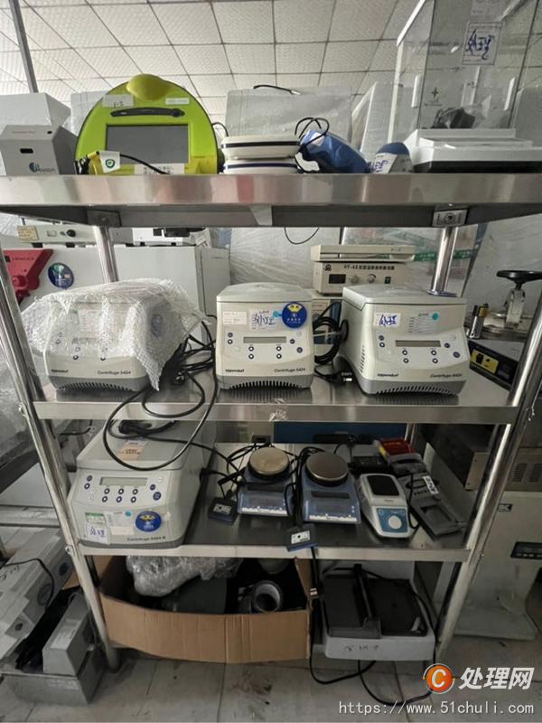 Thelma214855's tweet photo. Turns out my campus lab’s "broken" centrifuge just needed me to check the power plug—was the entire grad team panicking over a "critical experiment failure" for 20 mins.  Lab chaos ≠ actual crisis, right https://t.co/3nSyHjnkq1