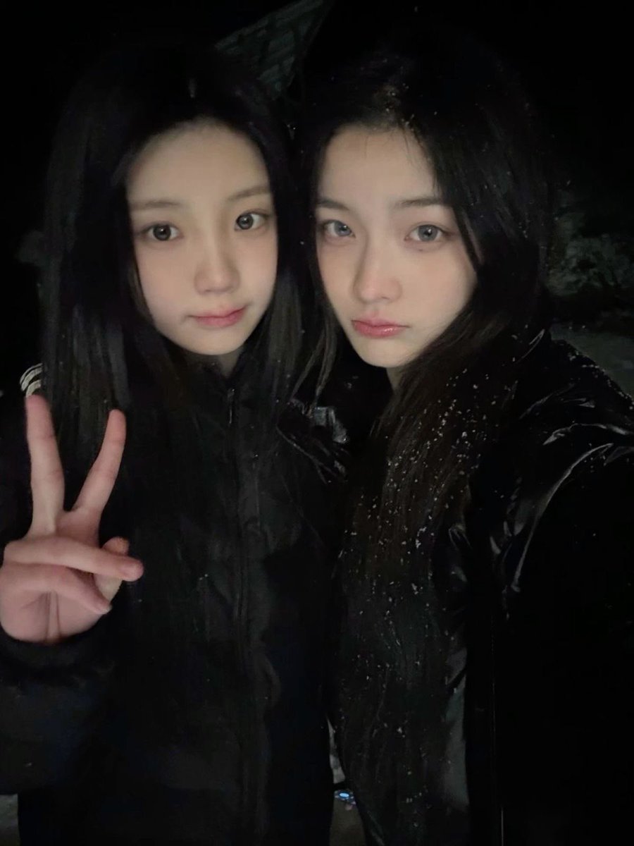 myluckstar_'s tweet photo. 그림체차이가나를미치게함….
오른쪽이연하인것도..🚶‍➡️🚶‍➡️ https://t.co/liSLeGBzod