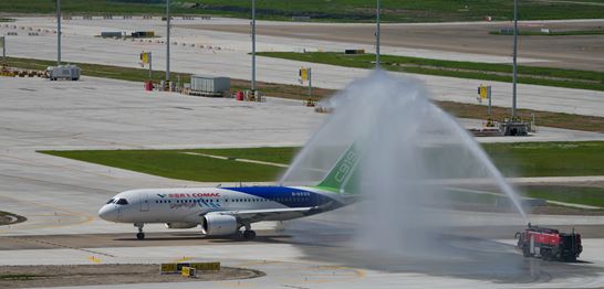tkalatheef's tweet photo. COMAC C919 high-altitude variant completes maiden test flight
https://t.co/o5JENPx4pw
#Aviation #Aircraft #COMAC #China #Beijing #Shanghai @PVG #Airlines #Travel #Transport
@FIAFarnborough Photo: COMAC https://t.co/dkLrXgNmah