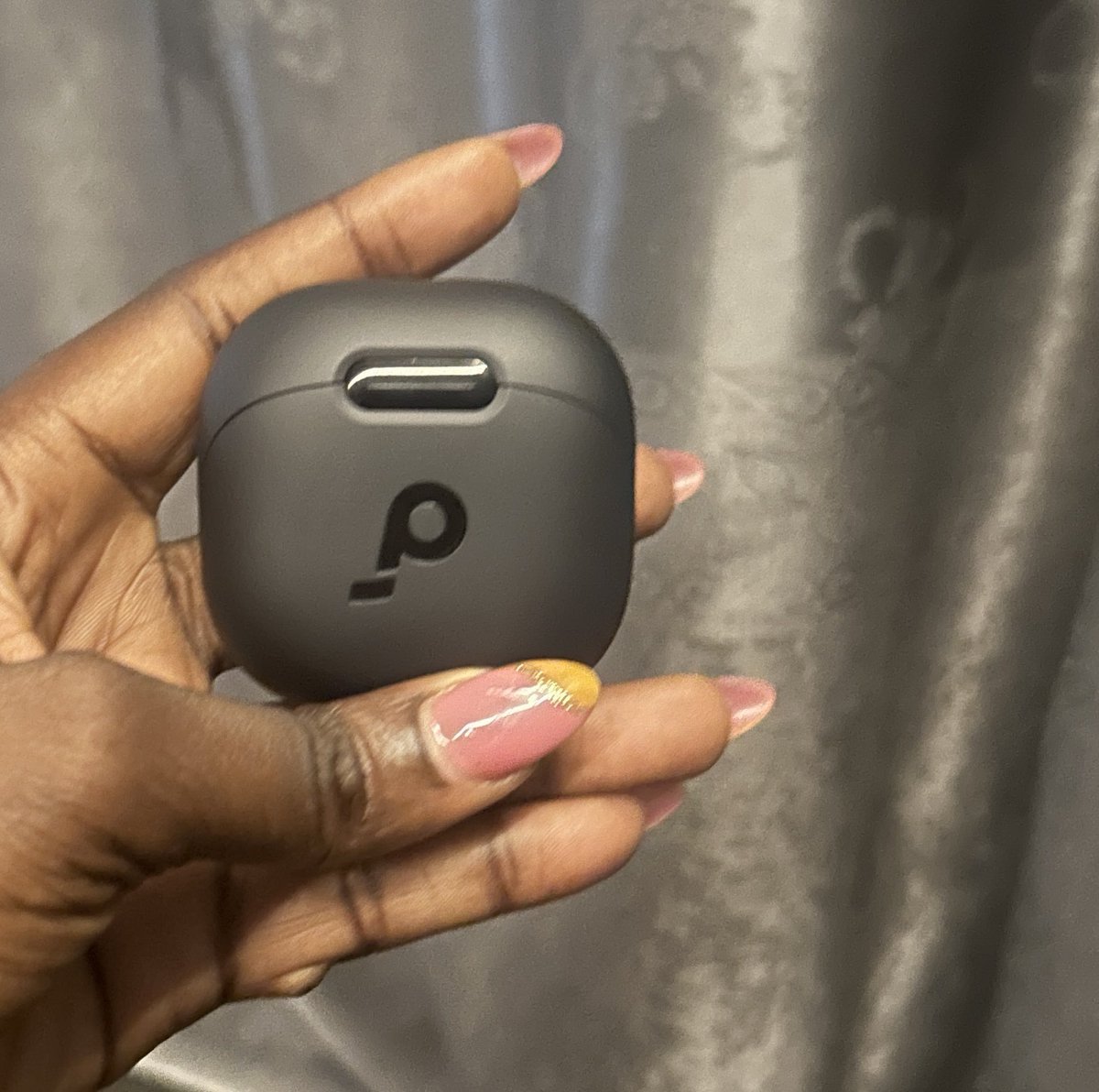 dailypicks246's tweet photo. This is the best earpod available in the market 🤩🦻.
 You actually use it while taking a shower 🧖🛀 https://t.co/g2h3uhirdu