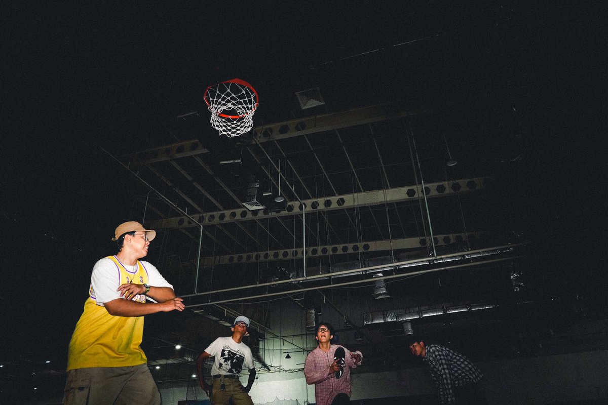 raoussearchive's tweet photo. pure luck, no ball https://t.co/QfMVXfXw19