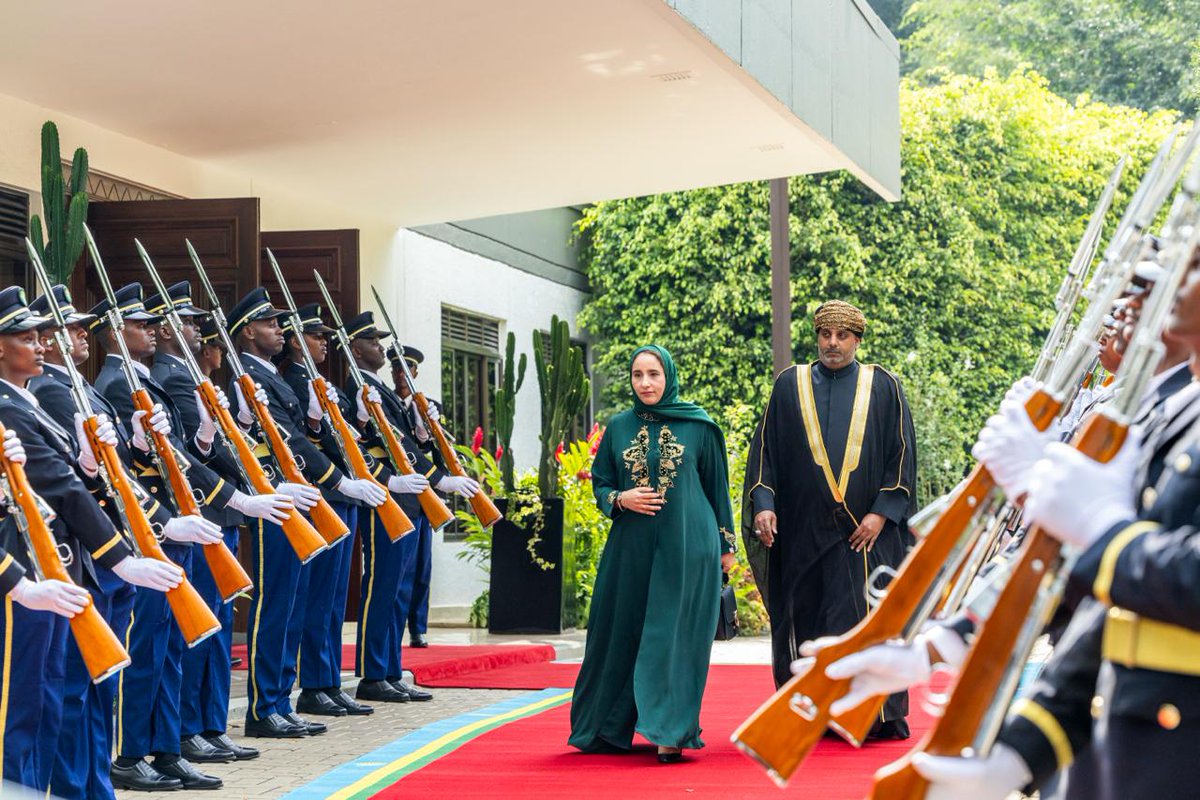 UrugwiroVillage's tweet photo. This afternoon at Urugwiro Village, President Kagame received letters of credence from newly appointed envoys; Ms. Nasra Bint Salim Bin Mohammed Al-Hashmi, Ambassador of the Sultanate of Oman to Rwanda, and Ms. Olivia Charlotte Owen, High Commissioner of New Zealand to Rwanda. https://t.co/hTHs6MNNKW