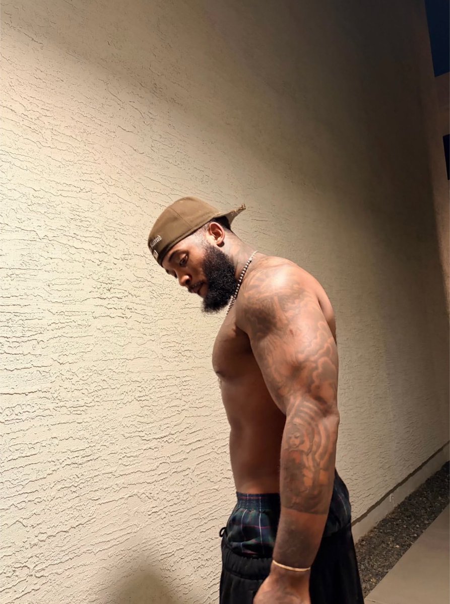 NYTattedKing's tweet photo. Touching your body, your man doеsn't love you https://t.co/0qygMCB6k7