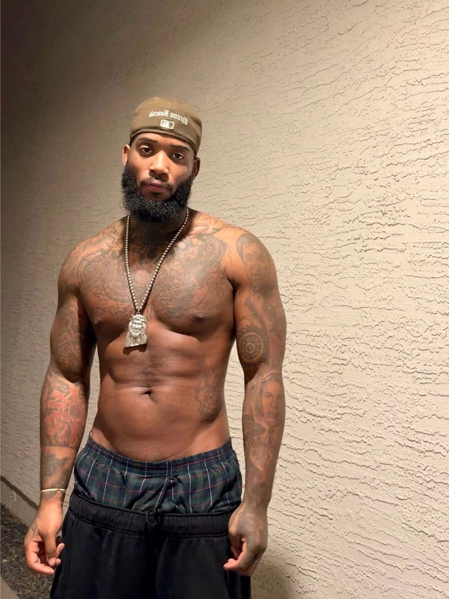 NYTattedKing's tweet photo. Touching your body, your man doеsn't love you https://t.co/0qygMCB6k7