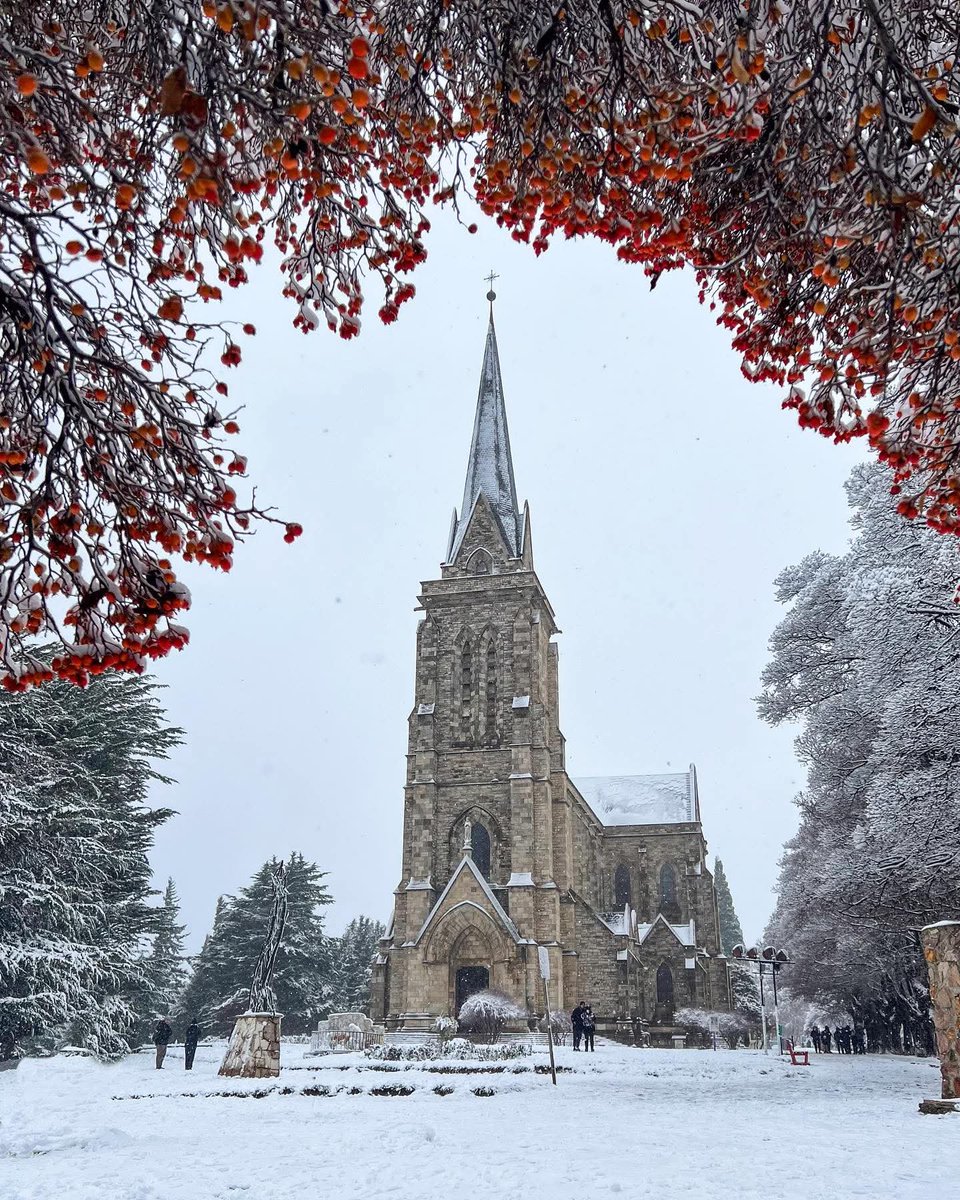 turisargentina's tweet photo. Invierno en Bariloche, cómo salida de cuento ❄️☃️🇦🇷💙🙌

Fotos de @Bariloche_ar https://t.co/9dLJirmfqB