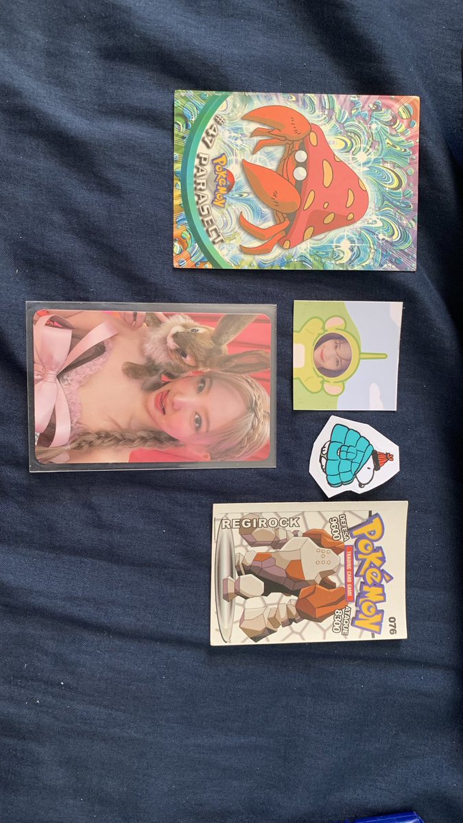 zf1ym's tweet photo. Feedback super positivo pra @jao_chaeyoung que me vendeu esse card lindíssimo da Nay O card é 100% oficial, veio impecável, sem nenhuma avaria e super bem protegido no sleeve. Amei os mimos que vieram junto, muito obrigado pelo carinho ☺️💕 https://t.co/jXxHIEv0tk
