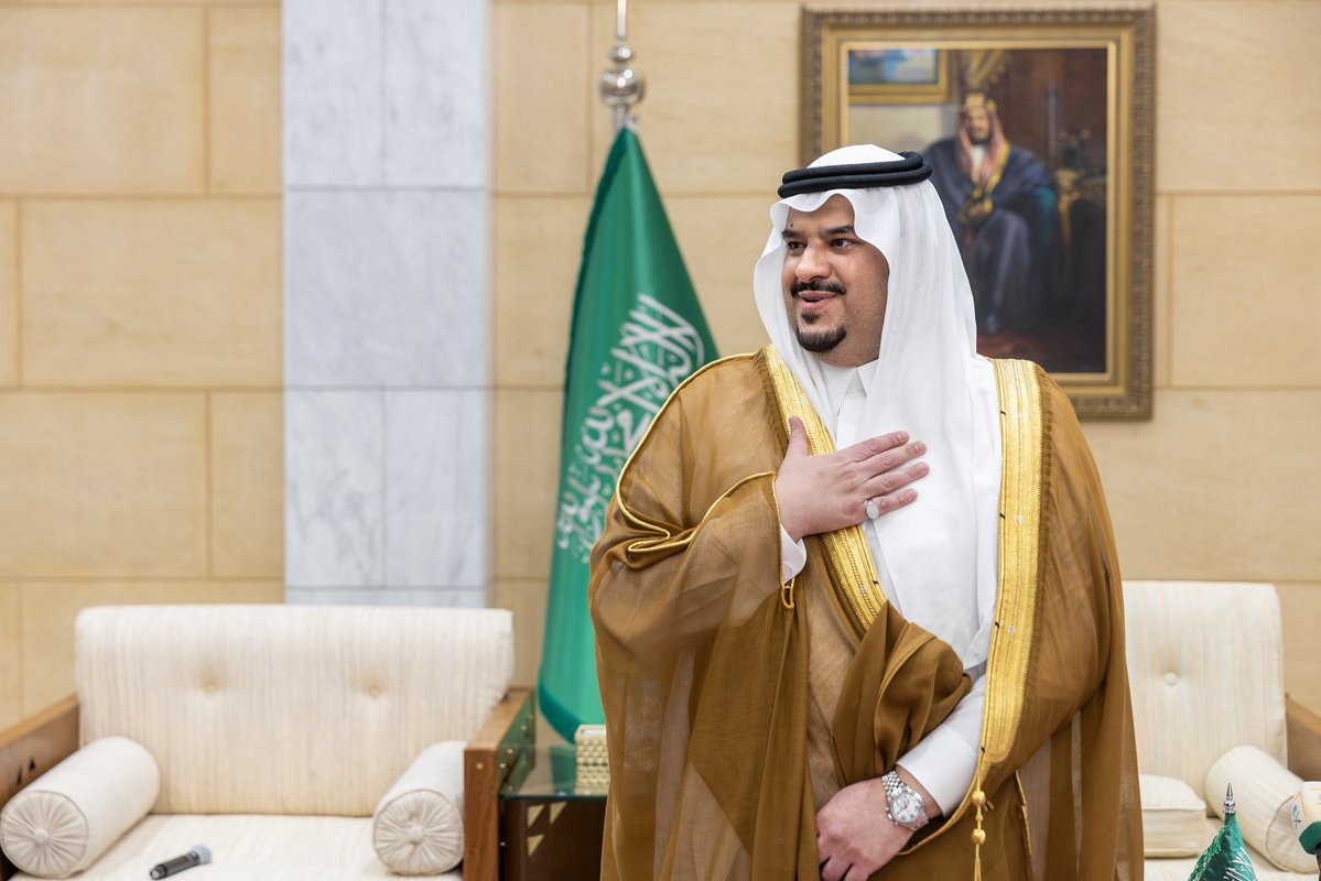 emara_alriyadh's tweet photo. سمو نائب أمير #الرياض يكرّم 69 طالبًا وطالبة لتحقيقهم العلامة الكاملة في الجانب العلمي والتحصيلي على مستوى المنطقة. 
https://t.co/eNamEYFTxC

#إمارة_منطقة_الرياض https://t.co/h0YhDXSfQq