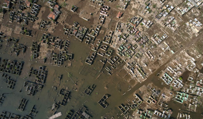 fluffypuff687's tweet photo. Indonesia faces an increased risk of forest fires and drought amid the dry season, here are some photos from areas in Banten province where the water level has dropped drastically.

#Indonesia #Wildfires #Drought #ClimateChange #environmental https://t.co/TeOv5fDcpQ
