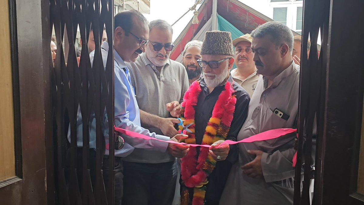 salmanalisagar's tweet photo. free medicines and trained staff.
HMLA further allocated CDF resources for an ambulance and essential medical equipment.
We express our sincere &amp; heartfelt gratitude towards HCM  @OmarAbdullah sahab &amp; Health &amp; Edu Minister @sakinaitoo ji for their continuous support always. https://t.co/nXz5Yd0Pjc