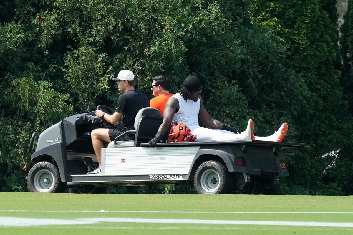 KelseyLConway's tweet photo. Here is #Bengals first-round pick Shemar Stewart from 2025 being carted off the field 

He was unable to put any weight on his left leg leaving the field. Medical staff looked at him on the field briefly and then called the cart to take him inside https://t.co/m1uS3le0cN