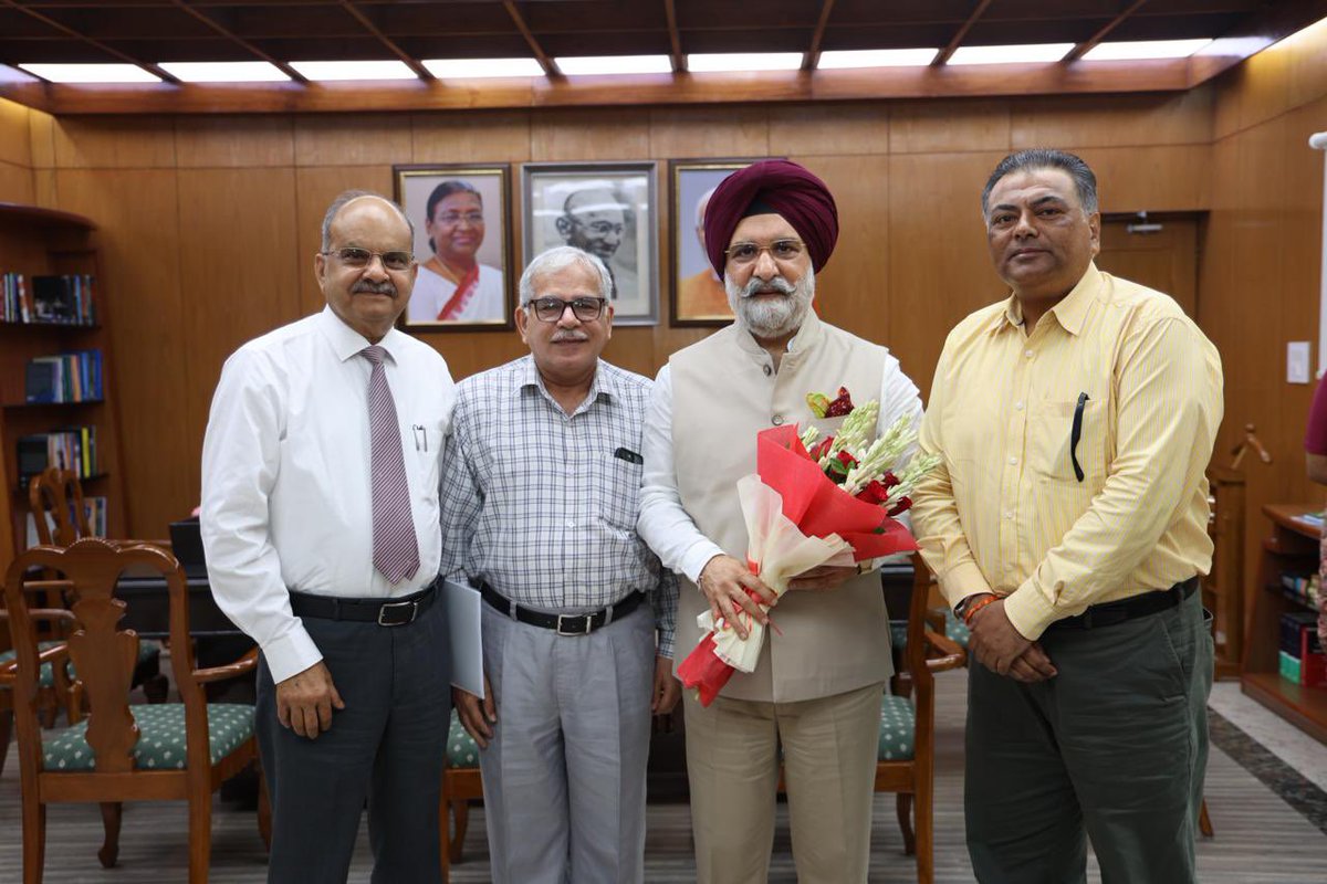 LokNiwasDelhi's tweet photo. Dr. Surjadeep Sengupta, President, Dr. Jugal Kishor Sharma, Secretary General and Dr. Anil Manchanda, Treasurer, Innovative Physicians Forum (IPF), called on Hon’ble @LtGovDelhi, Sardar @SandhuTaranjitS, at @LokNiwasDelhi today https://t.co/YljfExv7Aw