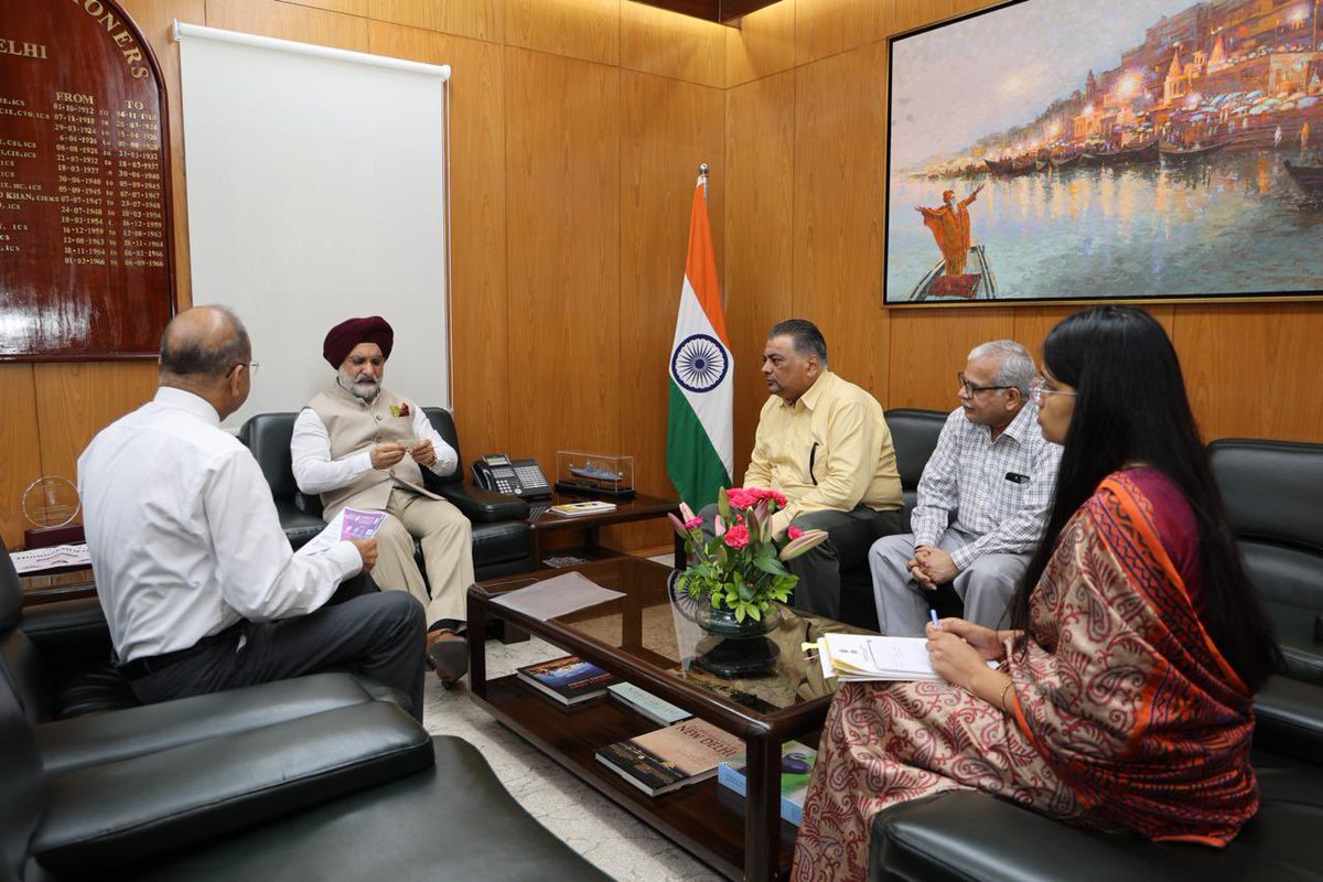 LokNiwasDelhi's tweet photo. Dr. Surjadeep Sengupta, President, Dr. Jugal Kishor Sharma, Secretary General and Dr. Anil Manchanda, Treasurer, Innovative Physicians Forum (IPF), called on Hon’ble @LtGovDelhi, Sardar @SandhuTaranjitS, at @LokNiwasDelhi today https://t.co/YljfExv7Aw