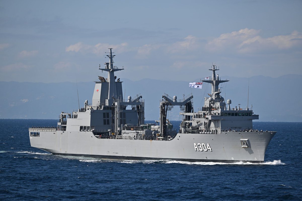 RumoaMarte's tweet photo. A atualização sobre o Navio HMAS Stalwart 3 parece não tem relação com o Reboque da Nave. A muita movimentação de diferentes embarcações nas proximidades do Porto. https://t.co/ZofbapUd6j