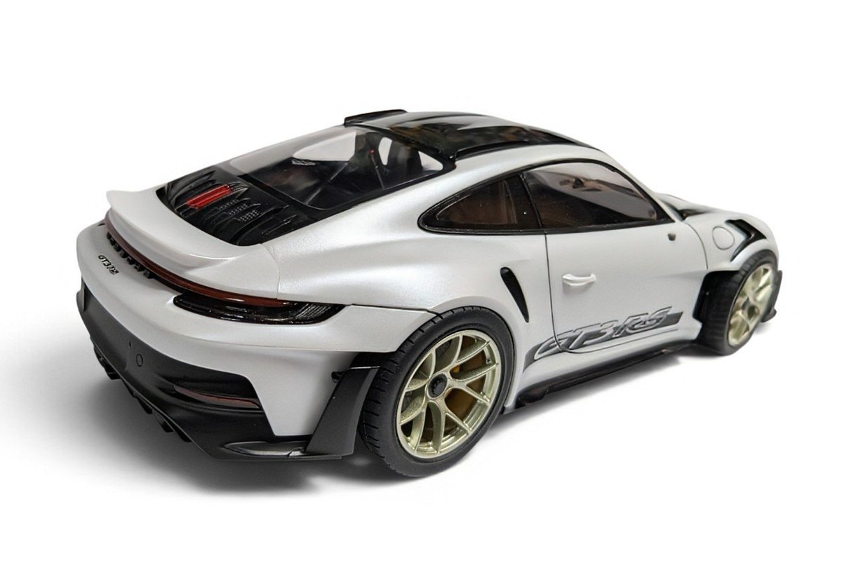 masapm4's tweet photo. ポルシェ９１１GT3RS���分進みました(^^)
後はミラーとウイングとナンバープレートで完成です😊
＃tamiya
＃porsche９１１GT3RS https://t.co/XfdZpuDJoM
