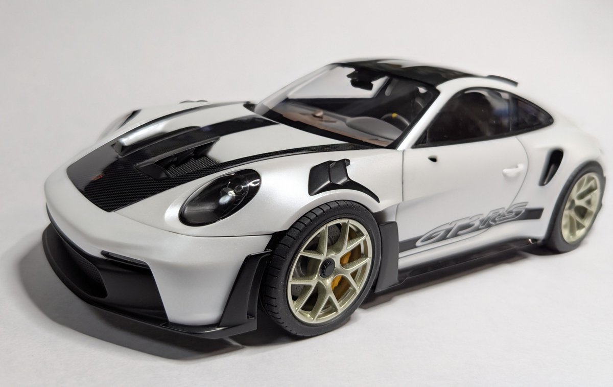masapm4's tweet photo. ポルシェ９１１GT3RS���分進みました(^^)
後はミラーとウイングとナンバープレートで完成です😊
＃tamiya
＃porsche９１１GT3RS https://t.co/XfdZpuDJoM
