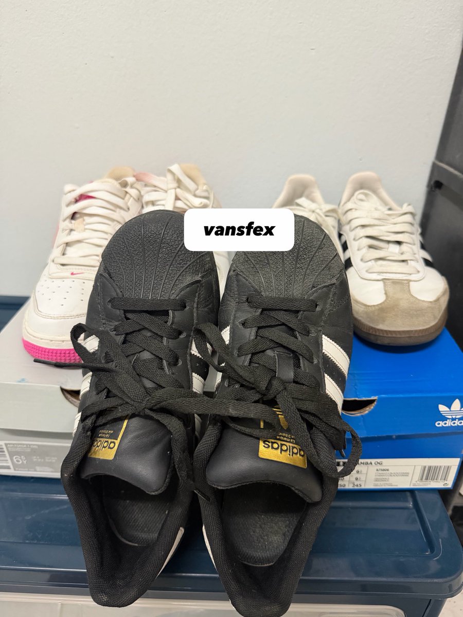 vansfex's tweet photo. ส่งต่อรองเท้าค่ะ 🌟🌟
ทำความสะอาดเองนะคะขอคนรับได้ค่ะ 
superstar uk5/38/240 (ไม่มีกล่อง) 800
Air Force 1 uk6/39/245(มีกล่อง) 900
SambaOG uk6.5/40/250(มีกล่อง) 1850
📍ยังไม่รวมส่งนะคะ ต่อรองราคาได้ค่ะ
#รองเท้ามือสองของแท้ #รองเท้ามือสอง #ส่งต่อรองเท้า #ส่งต่อรองเท้ามือสอง https://t.co/abwVN66YrN