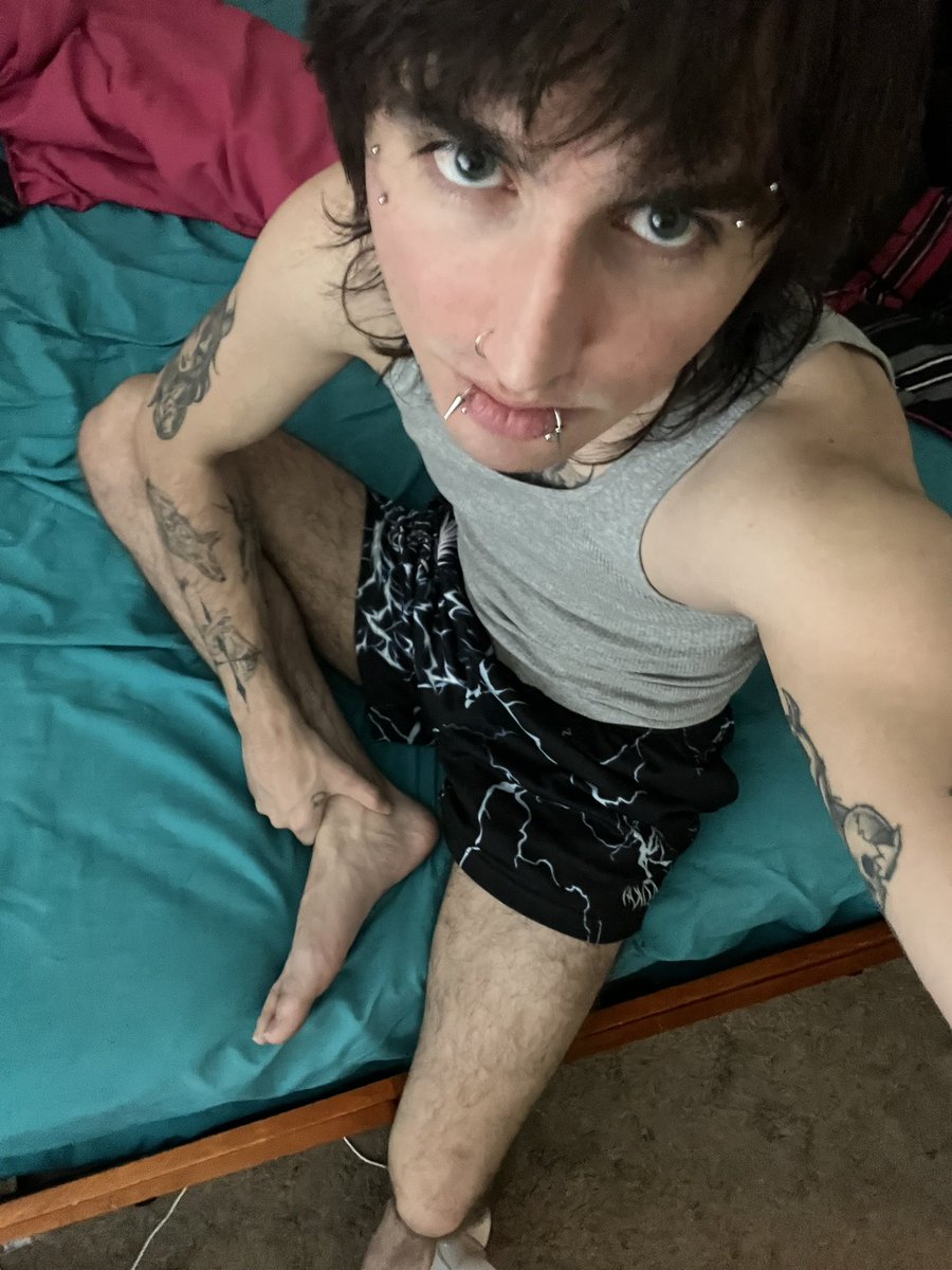 payxleon's tweet photo. it’s wednesday my little minions😈 https://t.co/RW1ByzA6q0