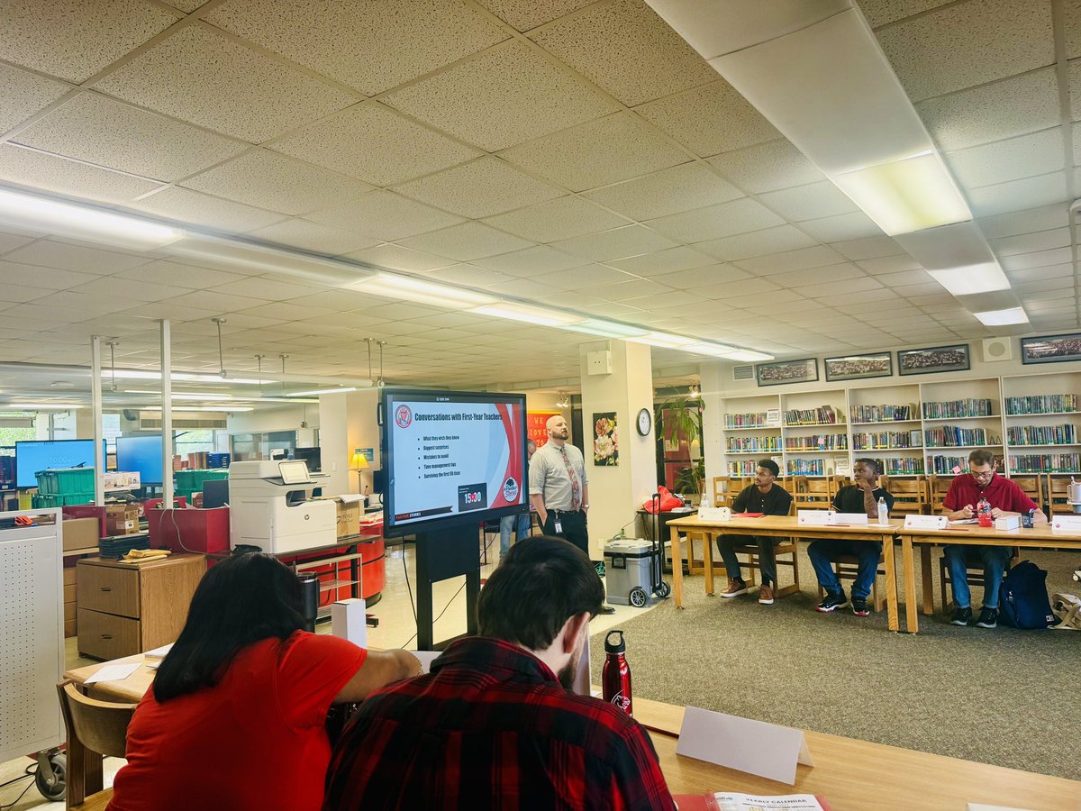 BlackMS_HISD's tweet photo. Our #PantherAcademy is more than onboarding-itโs where new teachers find their voice, build their story, and begin making a lasting impact. Together, weโre investing in excellence, relationships, and the future of every Panther. ๐พโค๏ธ #PantherStories #HISD @sirkim05 @HISD_EAS_EDI https://t.co/vDHfYDLE41