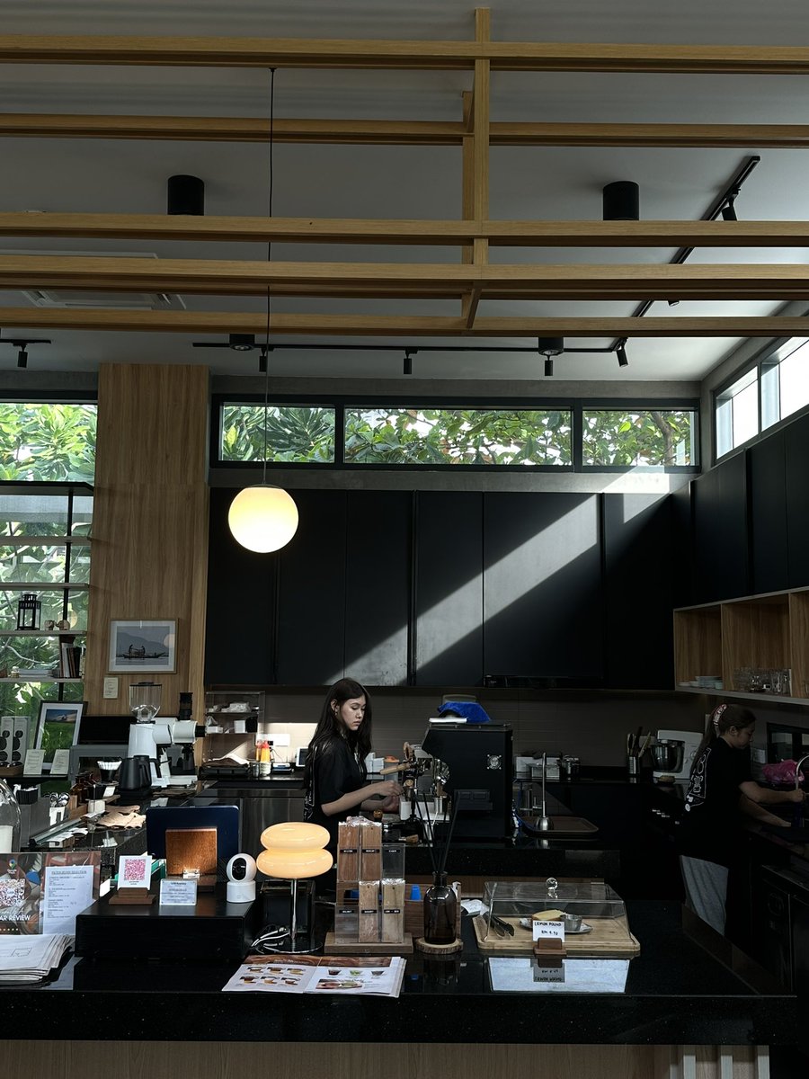 iwanqais's tweet photo. Jika niat untuk singgah, seharusnya diberikan kopi, bukan diberikan hati.

📍1.618 Roastery Andaman https://t.co/Dd8D0I57FV
