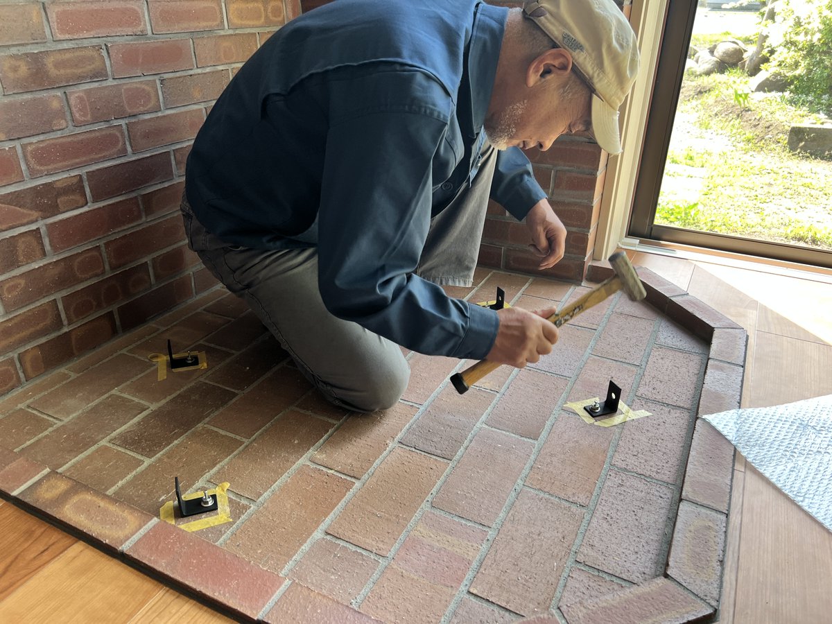 kens_mw's tweet photo. 熊本県を中心に今回の地震で被害に遭われた皆様に心よりお見舞い申し上げます。

微力ながらヤフー基金を通じて寄付をさせていただきました。

熊本にも何台か私が作った薪ストーブがあるので壊れていないか心配です。

薪ストーブの耐震施工は非常に効果あるので出来る方はなるべく行ってください https://t.co/J0rkefOiLP