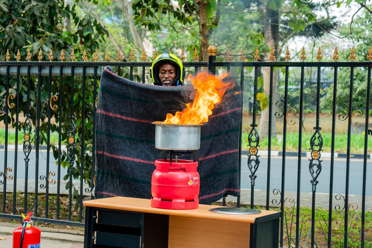 Cooperation_RW's tweet photo. Today, Rwanda Cooperation and the National Public Service Commission (@npscrwanda ) staff participated in a fire drill exercise conducted in partnership with the @Rwandapolice  and the @RwandaInterior.

The exercise included a practical Fire Safety and Security session that strengthened emergency preparedness, increased fire safety awareness, and provided staff with practical knowledge on how to respond during emergencies.