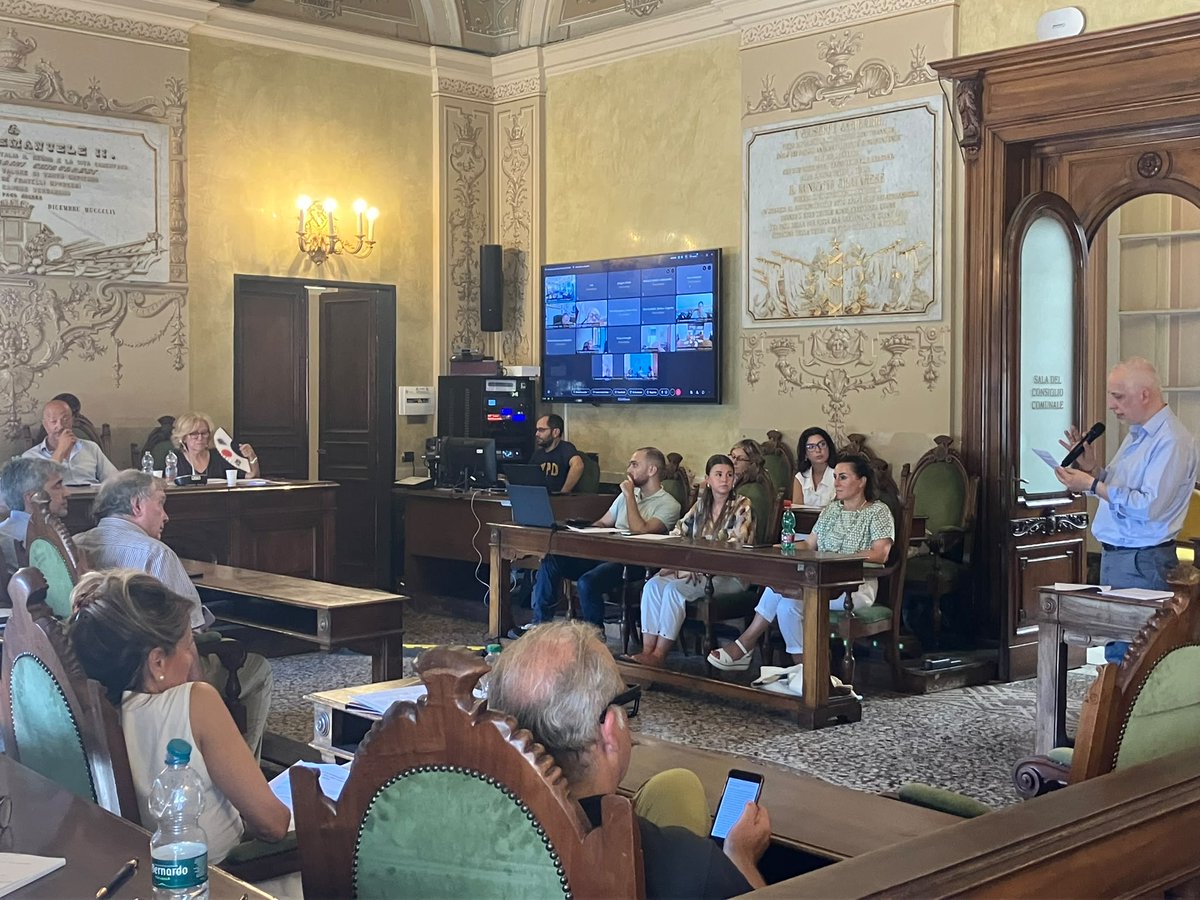 AnciLiguria's tweet photo. 🏛️ Si è tenuta a Chiavari la Conferenza dei Sindaci ASL 4, presieduta dal Sindaco F. Messuti, con il Dir. ATS Liguria P. Vinai e il Vice Dir. di @AnciLiguria L. Petralia. 🤝

Al centro: regolamento, nomine e informativa sul Piano Sociosanitario. 🩺📋

#Chiavari #ASL4 #Sanità https://t.co/0ElOMGQqSF