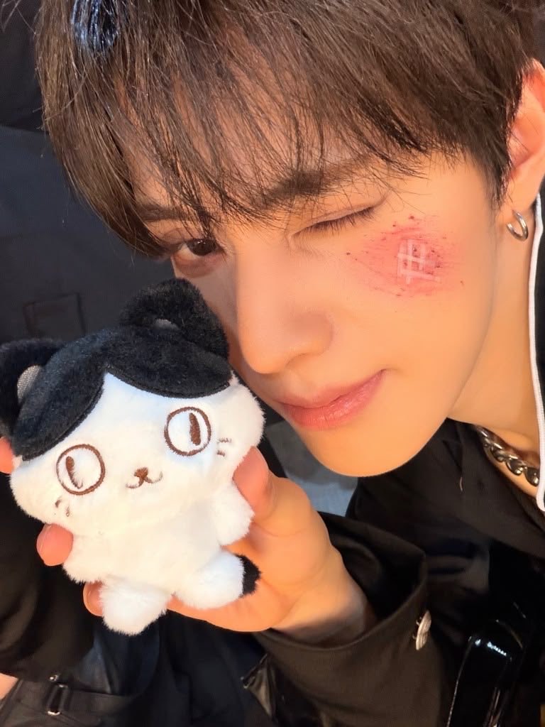 xikerspopbase's tweet photo. happy 22nd birthday to our main vocalist and kawaiiful angel jinsik ⛄️💕 

#our_sunshine_jinsik
#세상은진식덕분에빛나
#JINSIK #진식 #xikers #싸이커스 https://t.co/Kl91OOnDY9