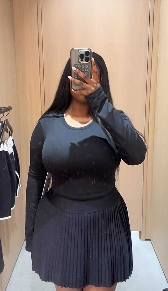 stargirlUzo's tweet photo. Temi is literally a beautiful and sexy woman, so it’s honestly strange seeing people try to body shame her.
It’s amazing how quickly people find something to criticize when they’ve already decided they don’t like someone.
#TemiNkem #temstar #BBNAIJA https://t.co/YC3Ijbmslk