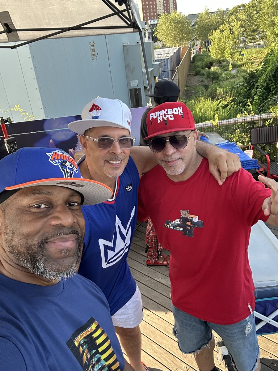 jubei208's tweet photo. GREAT TIME & GREAT VIBES!!!
🫡 @DJTONYTOUCH & #DJELI https://t.co/9ctAhz3t2z