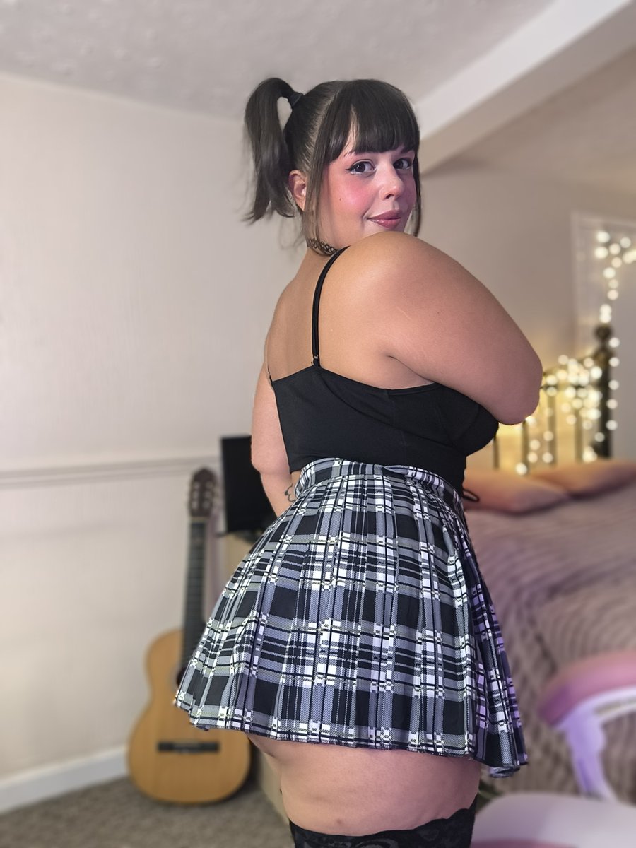 Lavenderrzz22's tweet photo. Online right nowβ¦ skirtβs already lifted, just waiting for you π
#mfc #skirt #visitme #pvt #streaming #altgirl https://t.co/1JbKXie25V